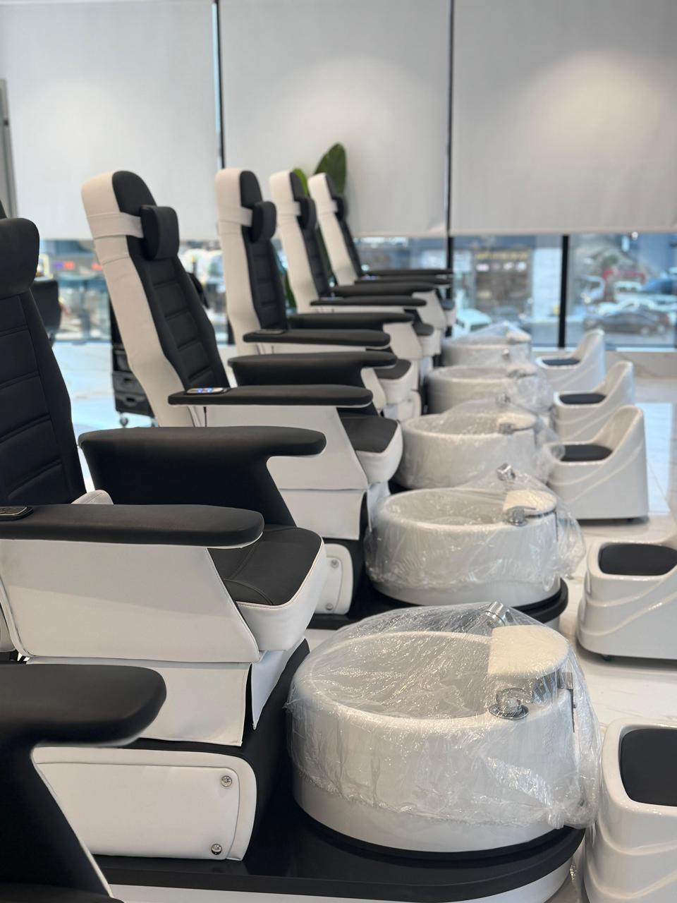 Glorious salon